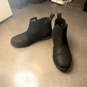 Sorry Emelie black boot size 7